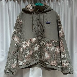 NWOT Patagonia shelled retro-X pullover, size large desert camo